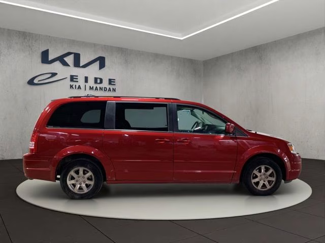 2008 Inferno Red Crystal Pearlcoat/Black Vinyl Top Chrysler Town & Country Touring FWD Van