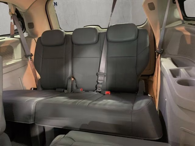 2008 Inferno Red Crystal Pearlcoat/Black Vinyl Top Chrysler Town & Country Touring FWD Van