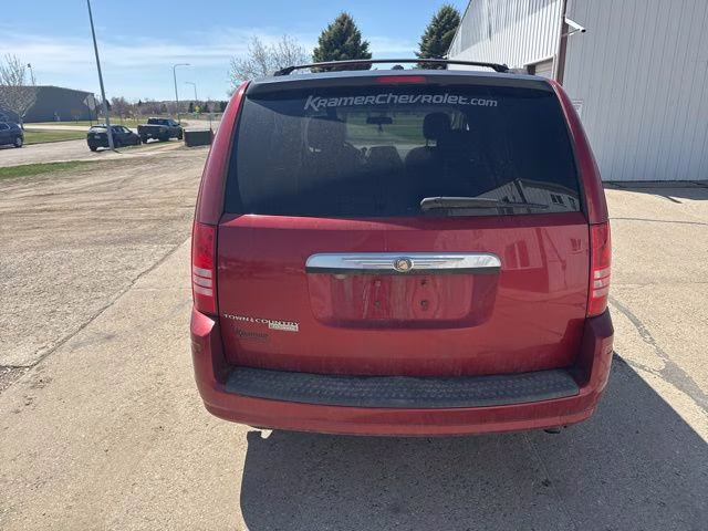 2008 Inferno Red Crystal Pearlcoat/Black Vinyl Top Chrysler Town & Country Touring FWD Van