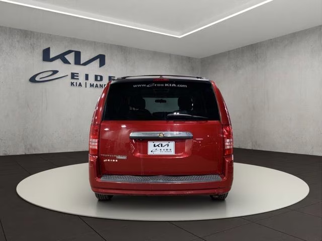2008 Inferno Red Crystal Pearlcoat/Black Vinyl Top Chrysler Town & Country Touring FWD Van