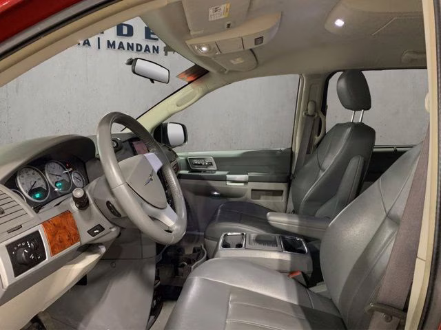 2008 Inferno Red Crystal Pearlcoat/Black Vinyl Top Chrysler Town & Country Touring FWD Van