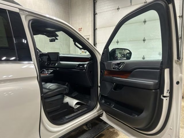 2024 Ceramic Pearl Metallic Tri-Coat Lincoln Navigator L Reserve 4X4 SUV