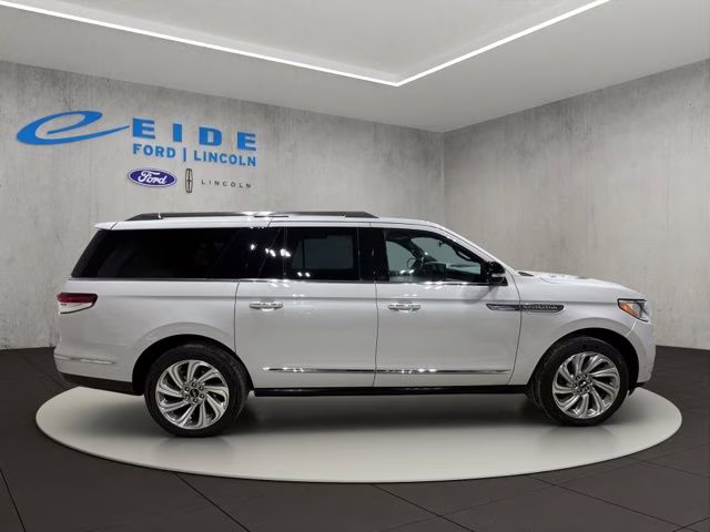 2024 Ceramic Pearl Metallic Tri-Coat Lincoln Navigator L Reserve 4X4 SUV