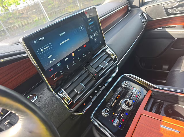 2024 Pearl Metallic Lincoln Navigator L Reserve 4X4 SUV