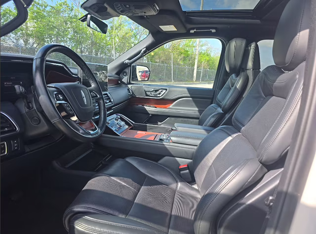 2024 Pearl Metallic Lincoln Navigator L Reserve 4X4 SUV