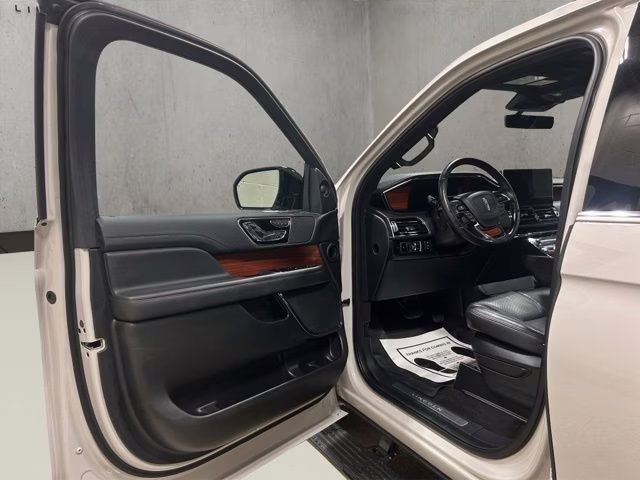 2024 Ceramic Pearl Metallic Tri-Coat Lincoln Navigator L Reserve 4X4 SUV