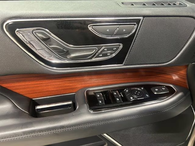 2024 Ceramic Pearl Metallic Tri-Coat Lincoln Navigator L Reserve 4X4 SUV