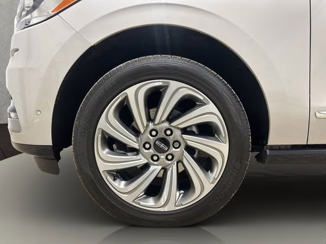 2024 Ceramic Pearl Metallic Tri-Coat Lincoln Navigator L Reserve 4X4 SUV