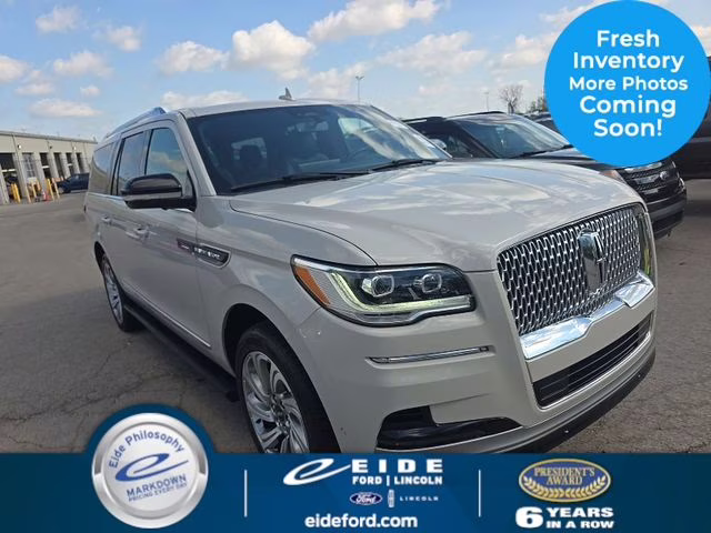 2024 Pearl Metallic Lincoln Navigator L Reserve 4X4 SUV