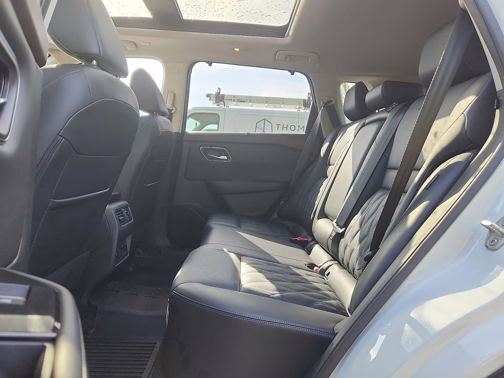 2023 Pearl White Tricoat/Super Black Nissan Rogue Platinum AWD SUV