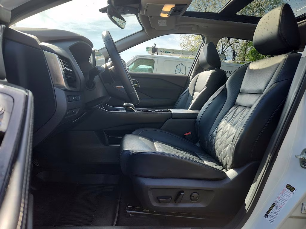 2023 Pearl White Tricoat/Super Black Nissan Rogue Platinum AWD SUV