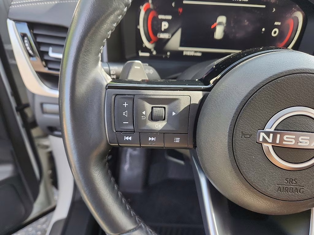 2023 Pearl White Tricoat/Super Black Nissan Rogue Platinum AWD SUV