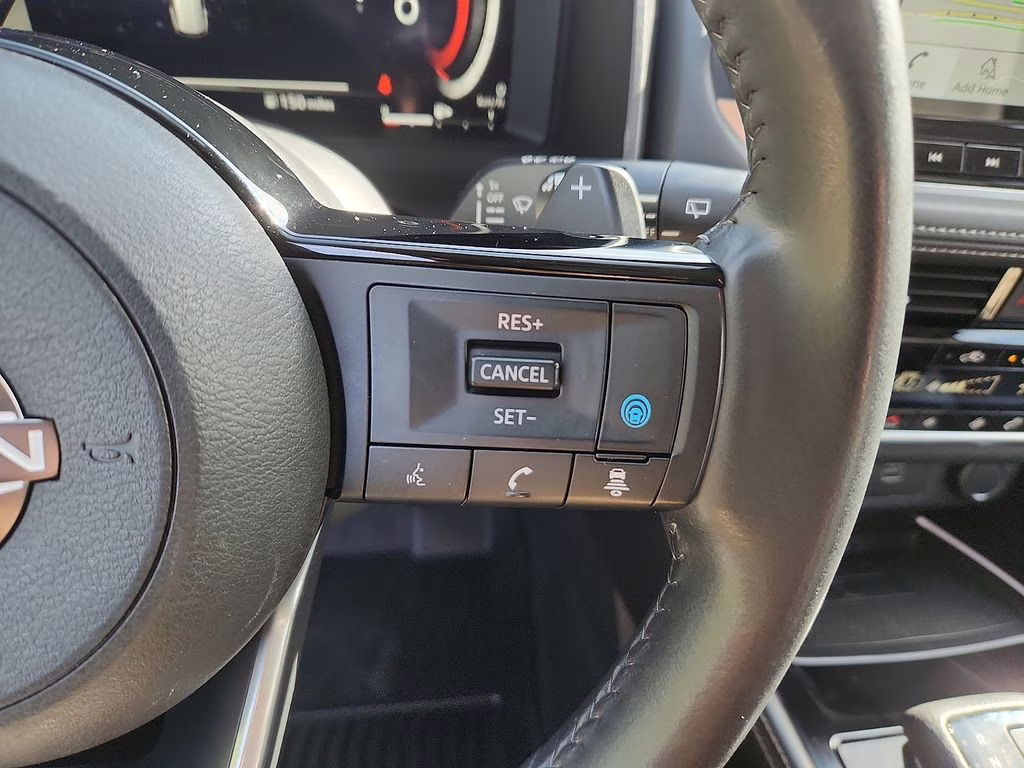 2023 Pearl White Tricoat/Super Black Nissan Rogue Platinum AWD SUV