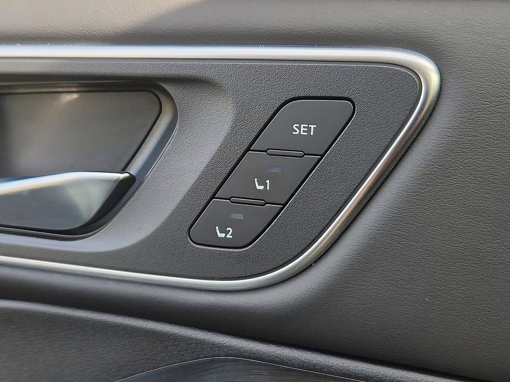 2023 Pearl White Tricoat/Super Black Nissan Rogue Platinum AWD SUV