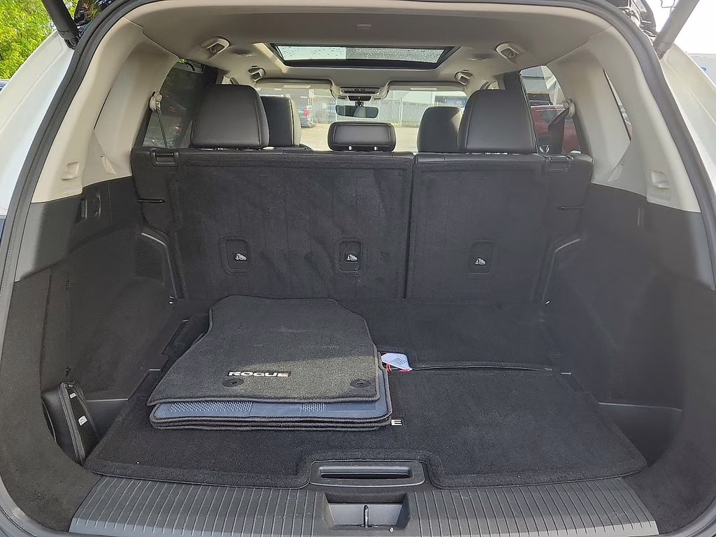 2023 Pearl White Tricoat/Super Black Nissan Rogue Platinum AWD SUV