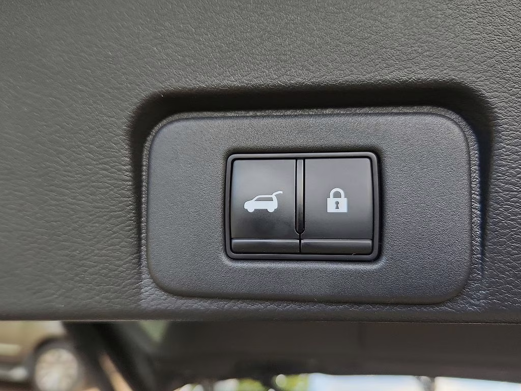 2023 Pearl White Tricoat/Super Black Nissan Rogue Platinum AWD SUV