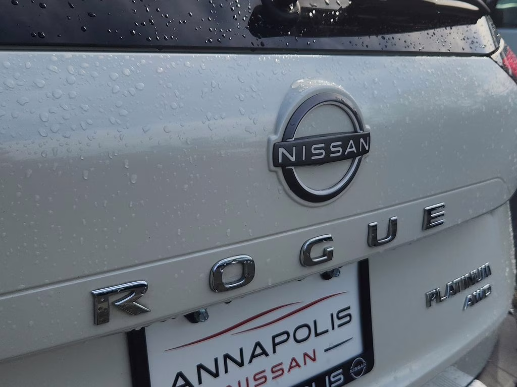 2023 Pearl White Tricoat/Super Black Nissan Rogue Platinum AWD SUV