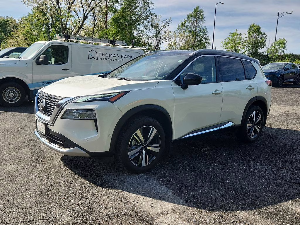 2023 Pearl White Tricoat/Super Black Nissan Rogue Platinum AWD SUV