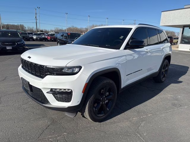 2024 Bright White Clearcoat Jeep Grand Cherokee Limited 4X4 SUV