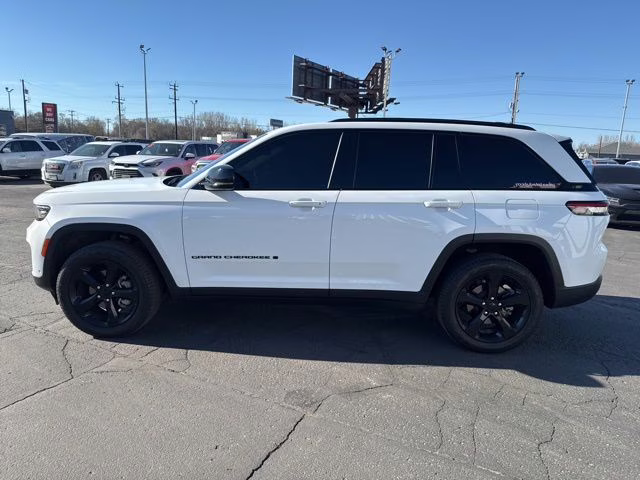 2024 Bright White Clearcoat Jeep Grand Cherokee Limited 4X4 SUV