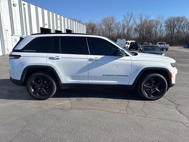 2024 Bright White Clearcoat Jeep Grand Cherokee Limited 4X4 SUV