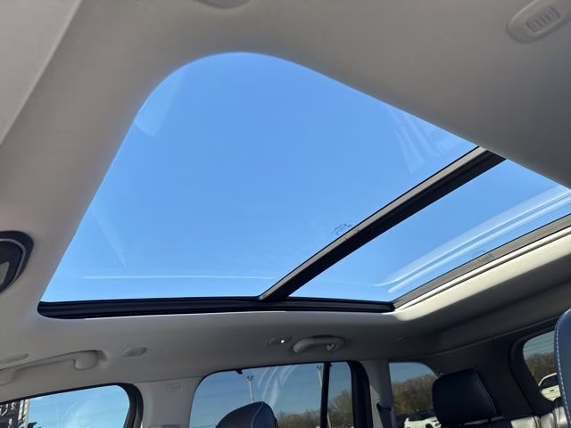 2024 Bright White Clearcoat Jeep Grand Cherokee Limited 4X4 SUV