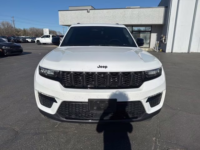 2024 Bright White Clearcoat Jeep Grand Cherokee Limited 4X4 SUV