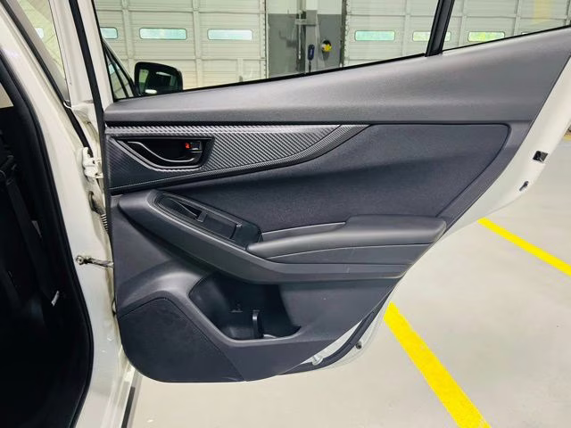 2022 Crystal White Pearl Subaru Crosstrek Base AWD SUV