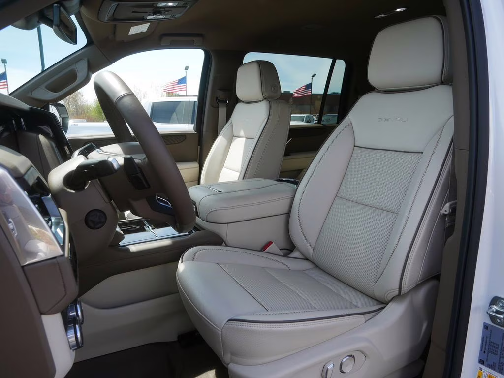 2025 White Frost Tricoat GMC Yukon XL Denali 4X4 SUV