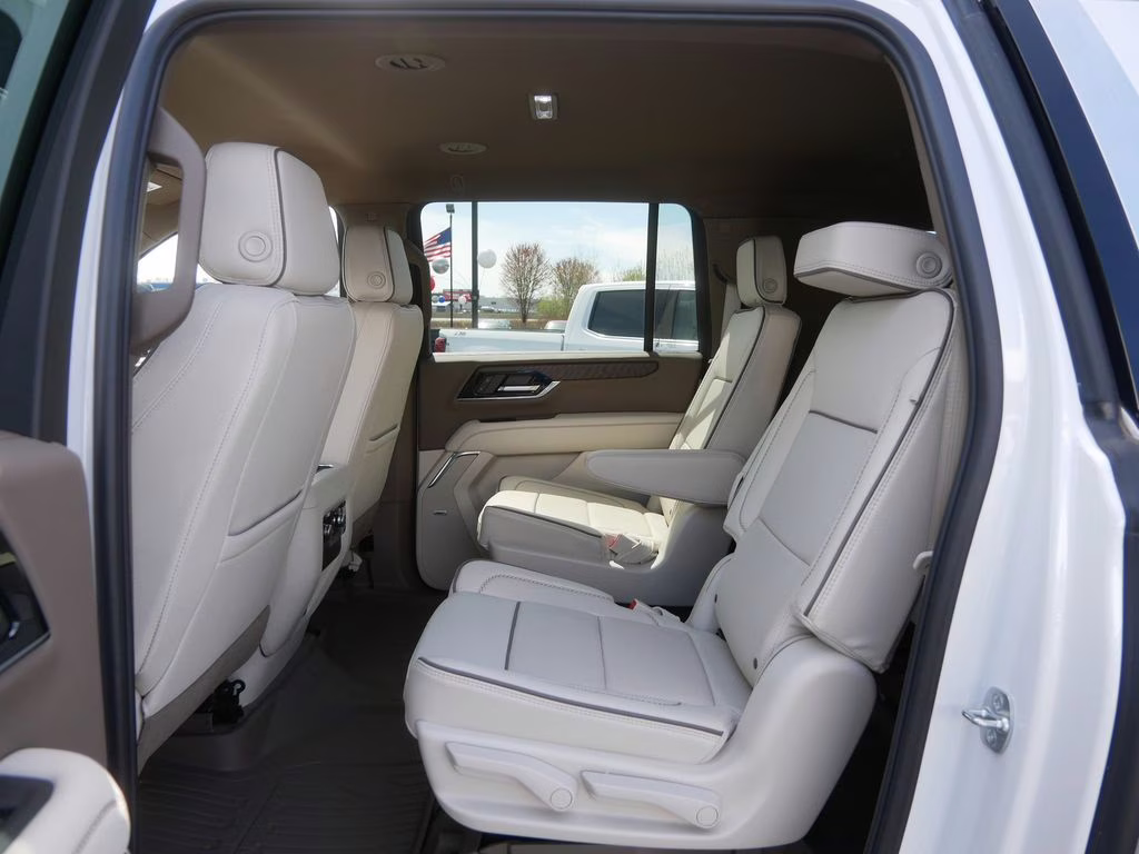 2025 White Frost Tricoat GMC Yukon XL Denali 4X4 SUV