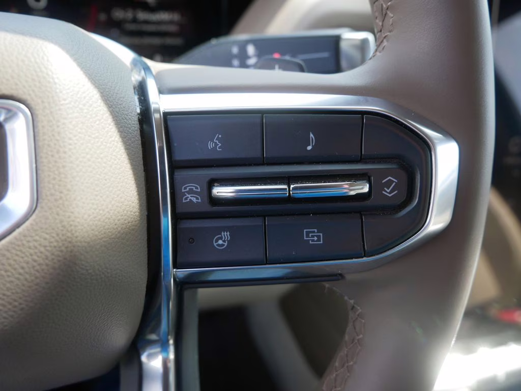 2025 White Frost Tricoat GMC Yukon XL Denali 4X4 SUV