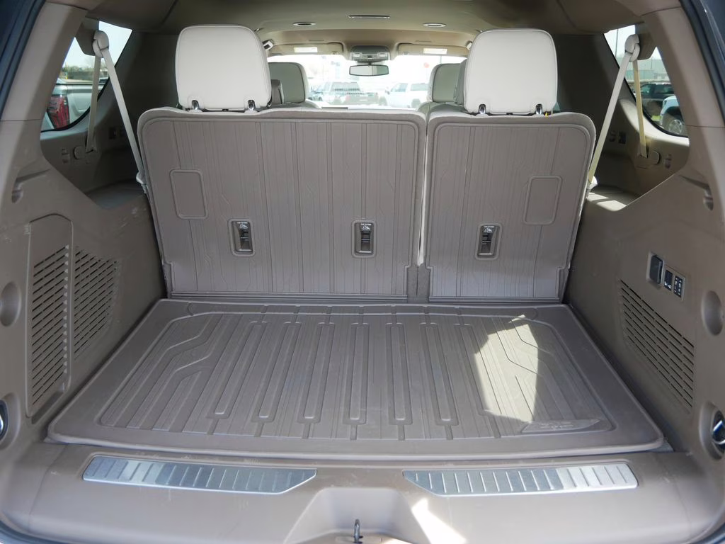2025 White Frost Tricoat GMC Yukon XL Denali 4X4 SUV