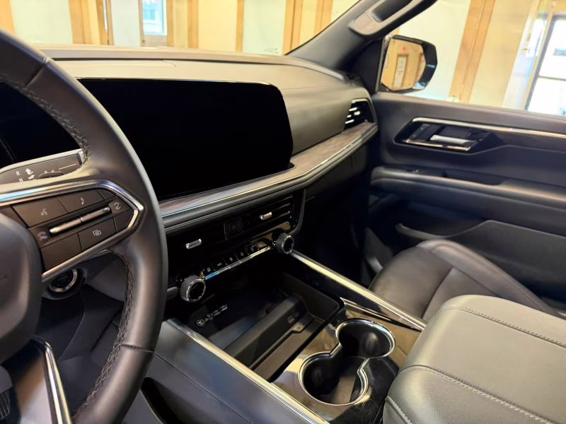 2025 Chevrolet Suburban Z71 Sport Utility 4D 4X4