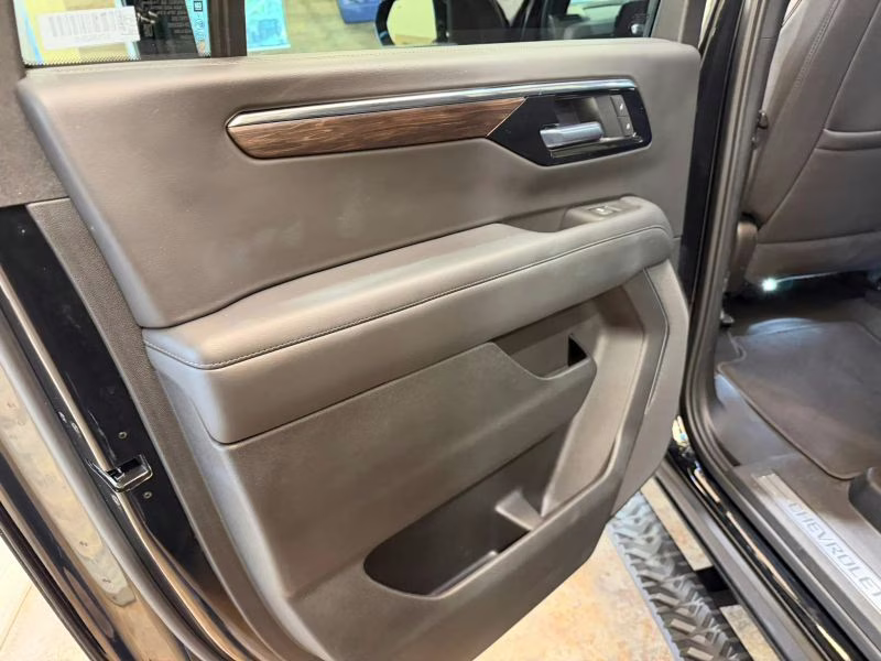 2025 Chevrolet Suburban Z71 Sport Utility 4D 4X4