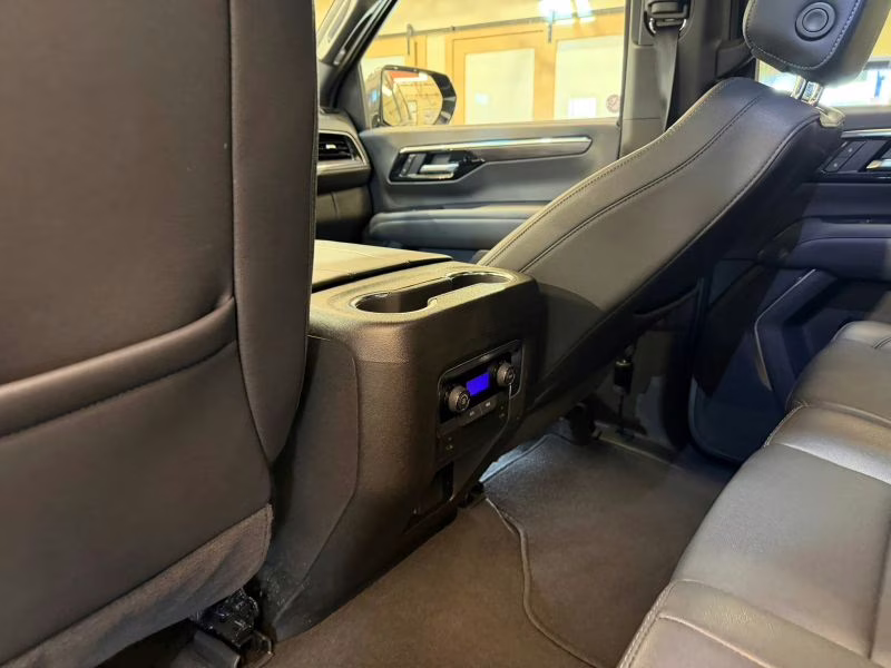 2025 Chevrolet Suburban Z71 Sport Utility 4D 4X4