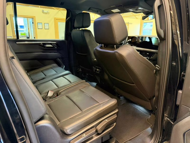 2025 Chevrolet Suburban Z71 Sport Utility 4D 4X4