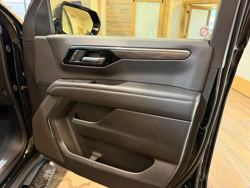 2025 Chevrolet Suburban Z71 Sport Utility 4D 4X4