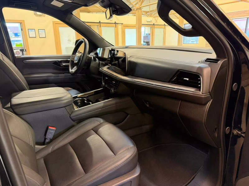 2025 Chevrolet Suburban Z71 Sport Utility 4D 4X4