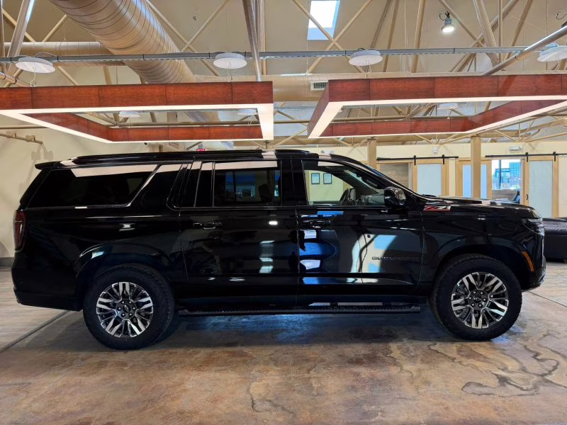 2025 Chevrolet Suburban Z71 Sport Utility 4D 4X4