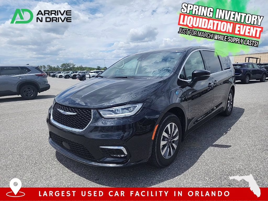 2023 Brilliant Black Crystal Pearlcoat Chrysler Pacifica Hybrid Touring L FWD Van