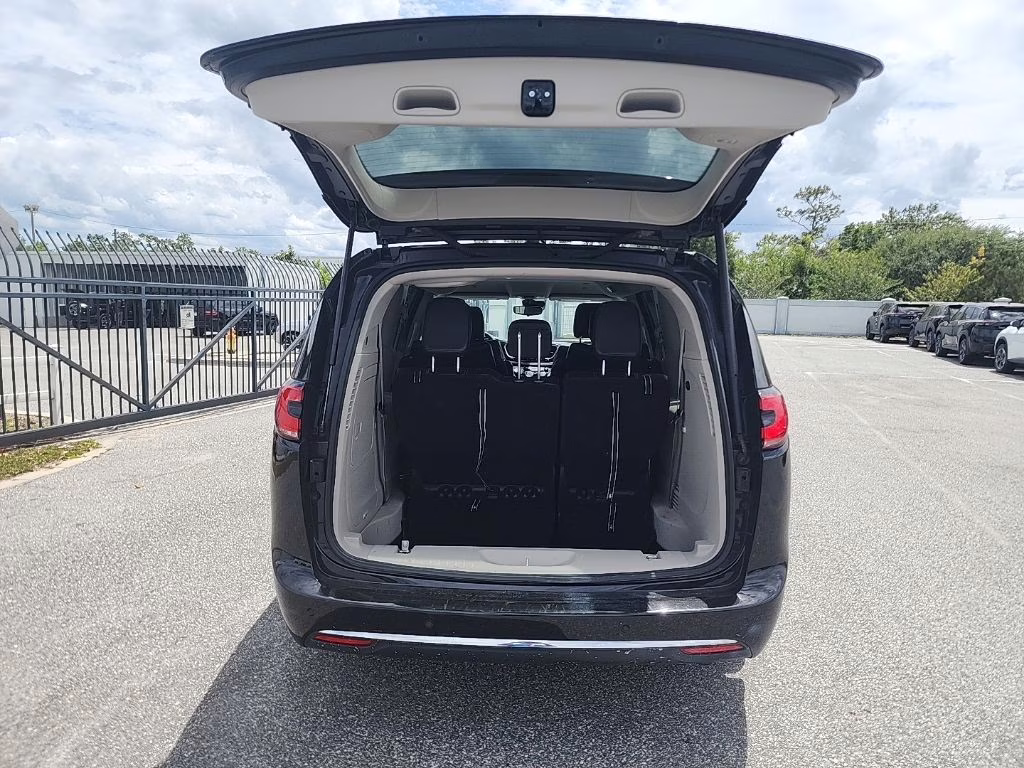 2023 Brilliant Black Crystal Pearlcoat Chrysler Pacifica Hybrid Touring L FWD Van