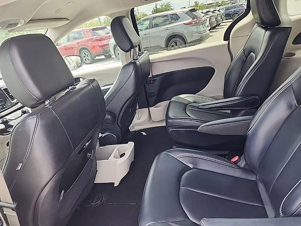 2023 Brilliant Black Crystal Pearlcoat Chrysler Pacifica Hybrid Touring L FWD Van