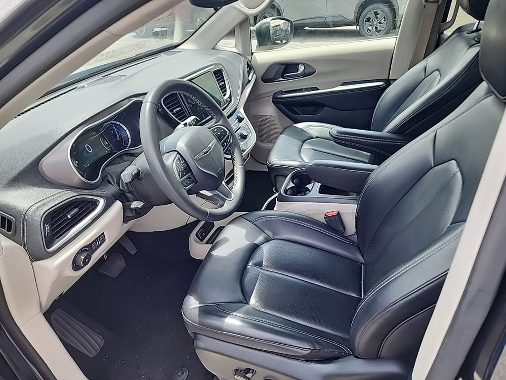 2023 Brilliant Black Crystal Pearlcoat Chrysler Pacifica Hybrid Touring L FWD Van