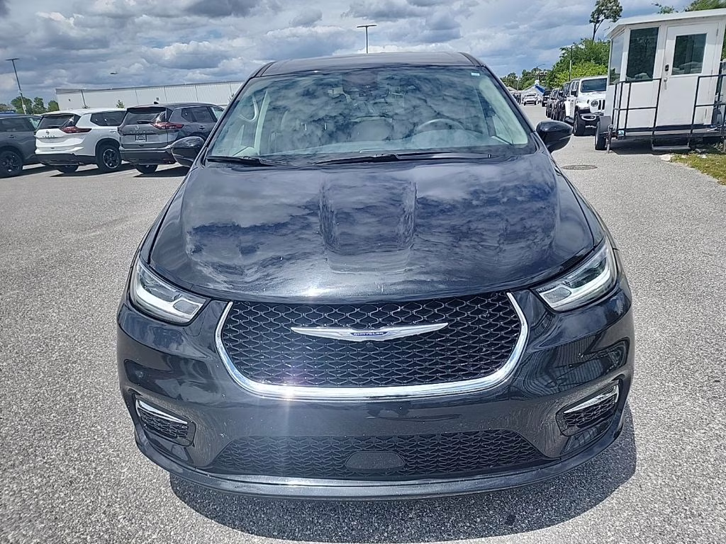 2023 Brilliant Black Crystal Pearlcoat Chrysler Pacifica Hybrid Touring L FWD Van