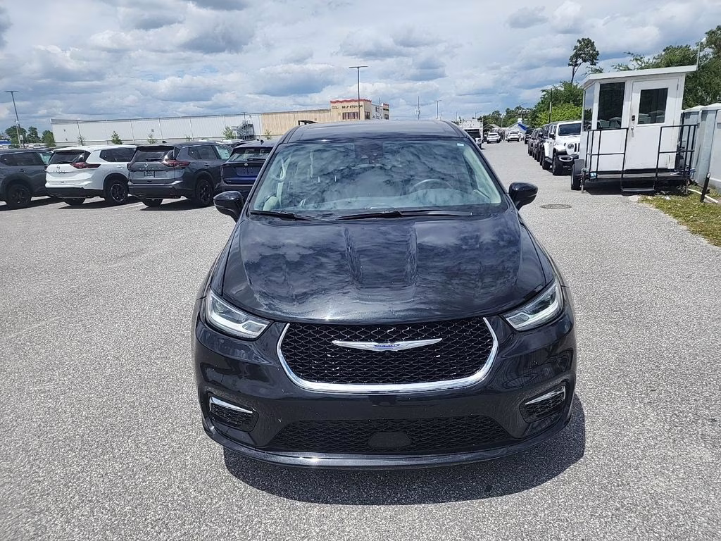 2023 Brilliant Black Crystal Pearlcoat Chrysler Pacifica Hybrid Touring L FWD Van