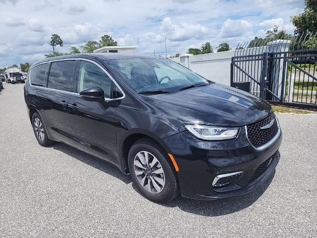 2023 Brilliant Black Crystal Pearlcoat Chrysler Pacifica Hybrid Touring L FWD Van