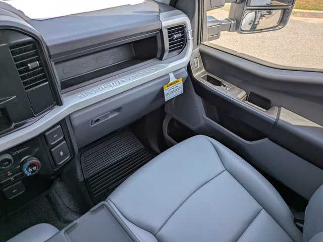2026 Oxford White Ford Super Duty F-550 DRW XL 4X4 Truck