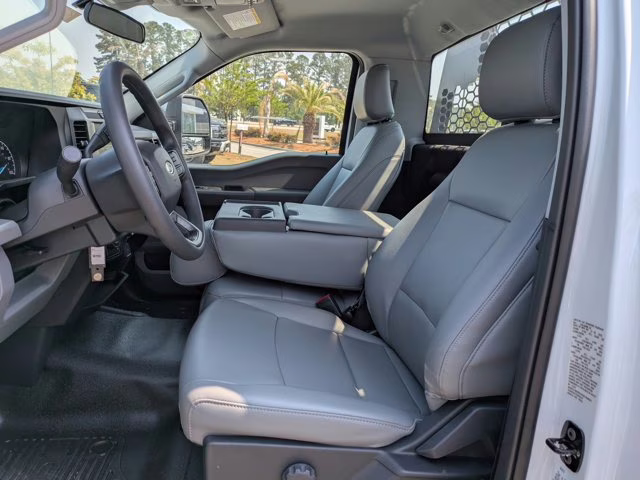 2026 Oxford White Ford Super Duty F-550 DRW XL 4X4 Truck