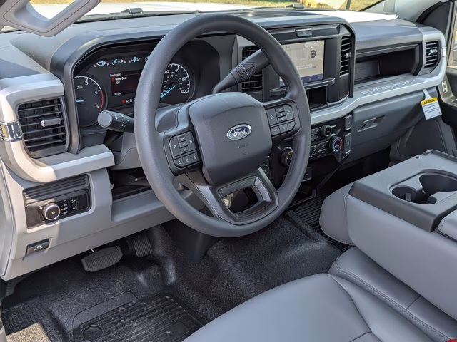 2026 Oxford White Ford Super Duty F-550 DRW XL 4X4 Truck