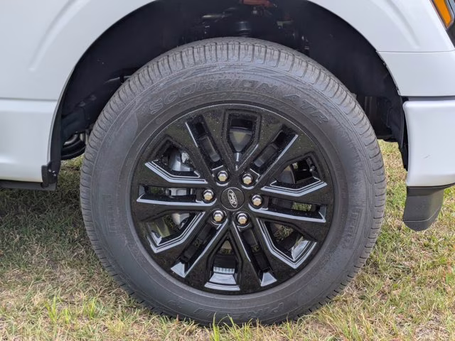 2025 Oxford White Ford F-150 XLT 4X4 Truck